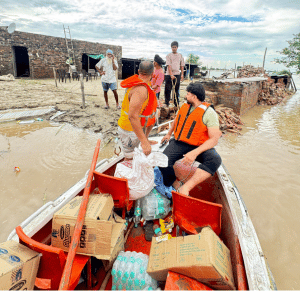 Distribution kits to flood victims